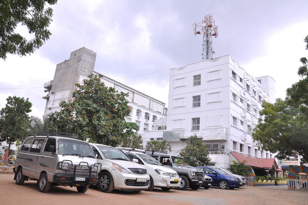 فندق إم إن إتش رويال بارك Palayankottai المظهر الخارجي الصورة