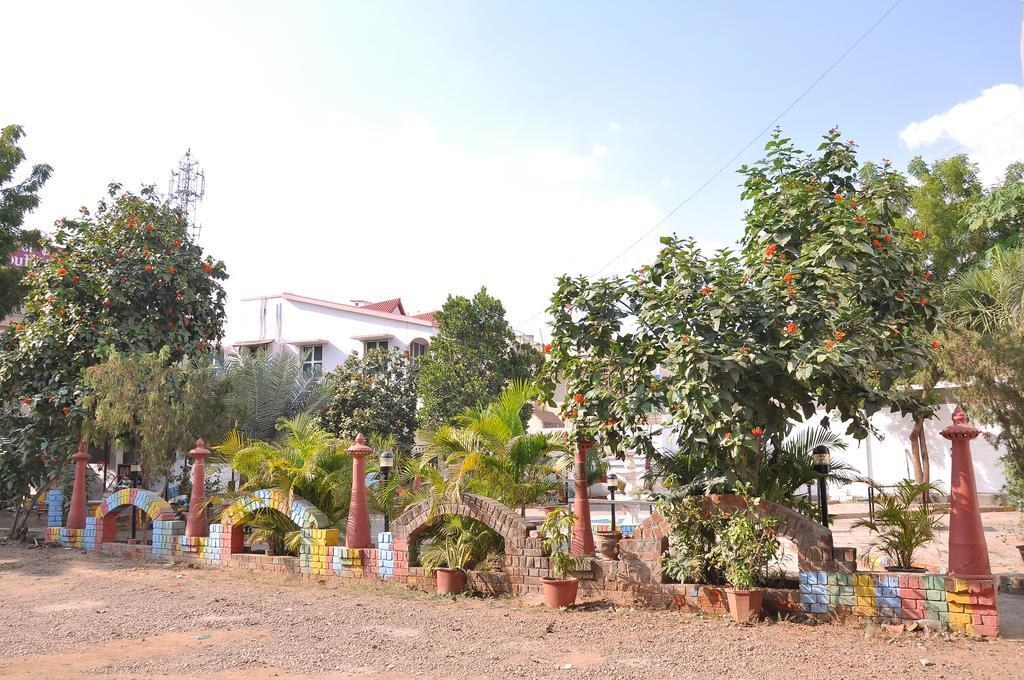 فندق إم إن إتش رويال بارك Palayankottai المظهر الخارجي الصورة